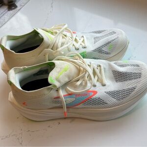 Brooks Men's Hyperion Max 3 Neutral Running Shoe 11 - worn once (non-race)